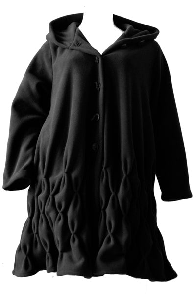 Boris Industries A-lijn jas smock, met capuchon, knoopsluiting, en smockwerk aan de onderkant, geschikt tot maat 50.