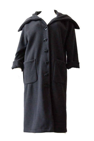 Boris Industries lange fleece jas met grote kraag en knoopsluiting, geschikt voor maten 38 t/m 48.