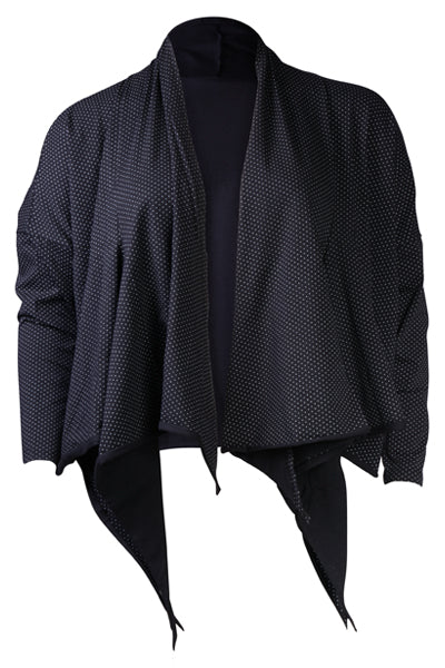 Boris Industries wijd vest met onafgewerkte punten aan de onderkant en rechte mouwen. Het vest kan op verschillende manieren worden vastgeknoopt voor een unieke look.