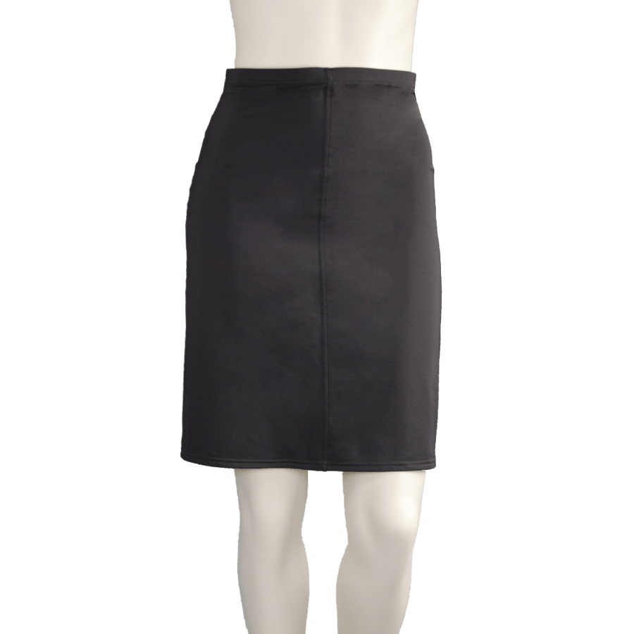 Boris Industries iets uitlopend rokje van meryl met naden aan de voor- en achterkant. Elegant en comfortabel, perfect voor een veelzijdige outfit.