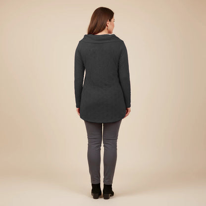 Luchtig boothals shirt met balletjesmotief – Boris Industries