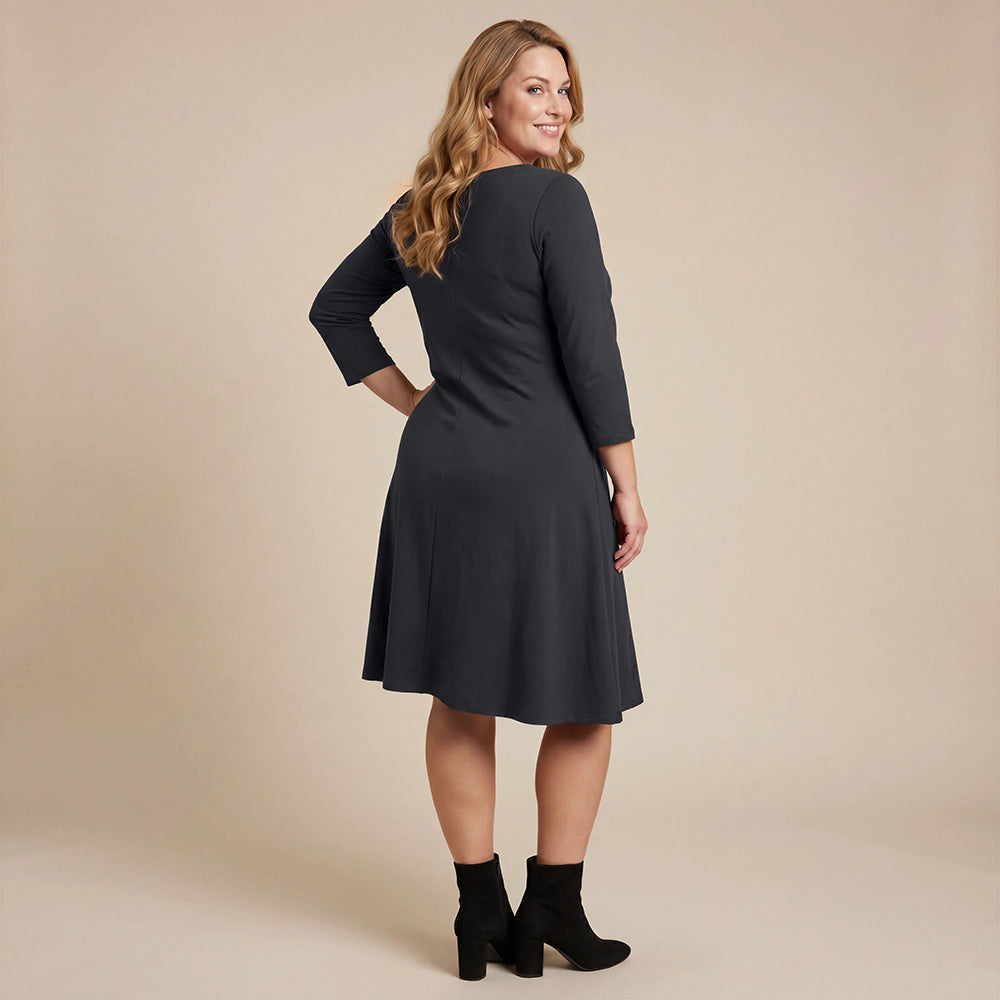 Kleid mit 3/4-Ärmeln, Taschen und elastischem Halsausschnitt – Boris Industries