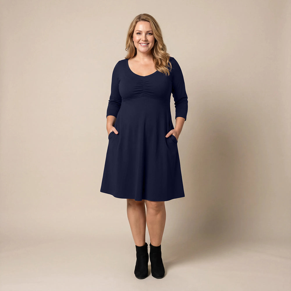 Kleid mit 3/4-Ärmeln, Taschen und elastischem Halsausschnitt – Boris Industries