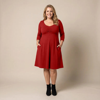 Kleid mit 3/4-Ärmeln, Taschen und elastischem Halsausschnitt – Boris Industries