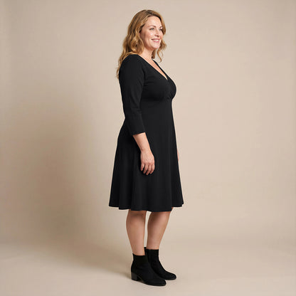 Kleid mit 3/4-Ärmeln, Taschen und elastischem Halsausschnitt – Boris Industries