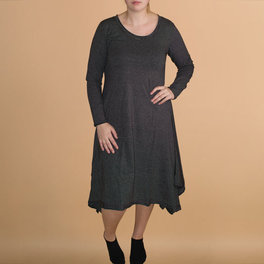 Jurk Met Lange Mouwen En Uitlopende Zijpunten – Boris Industries