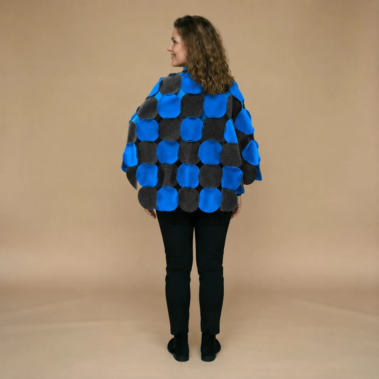 Fleece circle poncho with stitched circles – Boris Industries